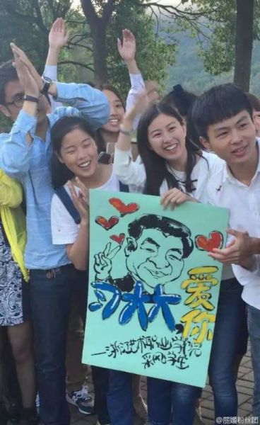 学生们用漫画欢迎习主席 学生们用漫画欢迎习主席
