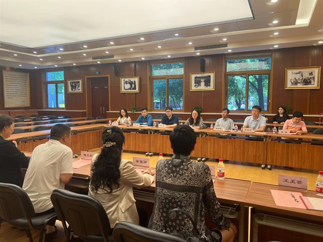 民大教师座谈会1.jpg